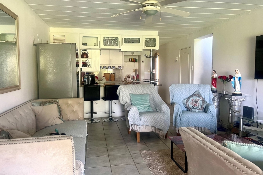 To Let 3 Bedroom Property for Rent in Caribbean Beach Club North West